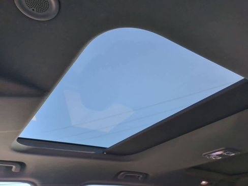 Used 2023 Land Rover Discovery S R-Dynamic image 17