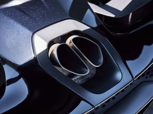Used 2019 McLaren Senna RWD image 19