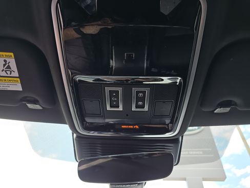 Certified 2026 Land Rover Range Rover Velar Dynamic SE AWD/4WD image 25