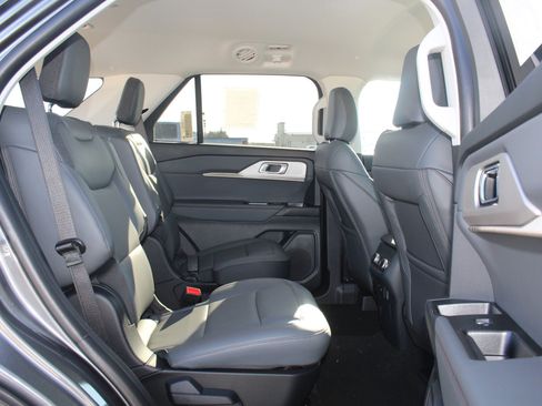 New 2026 Ford Explorer Active w/ Active Comfort Package AWD/4WD image 14