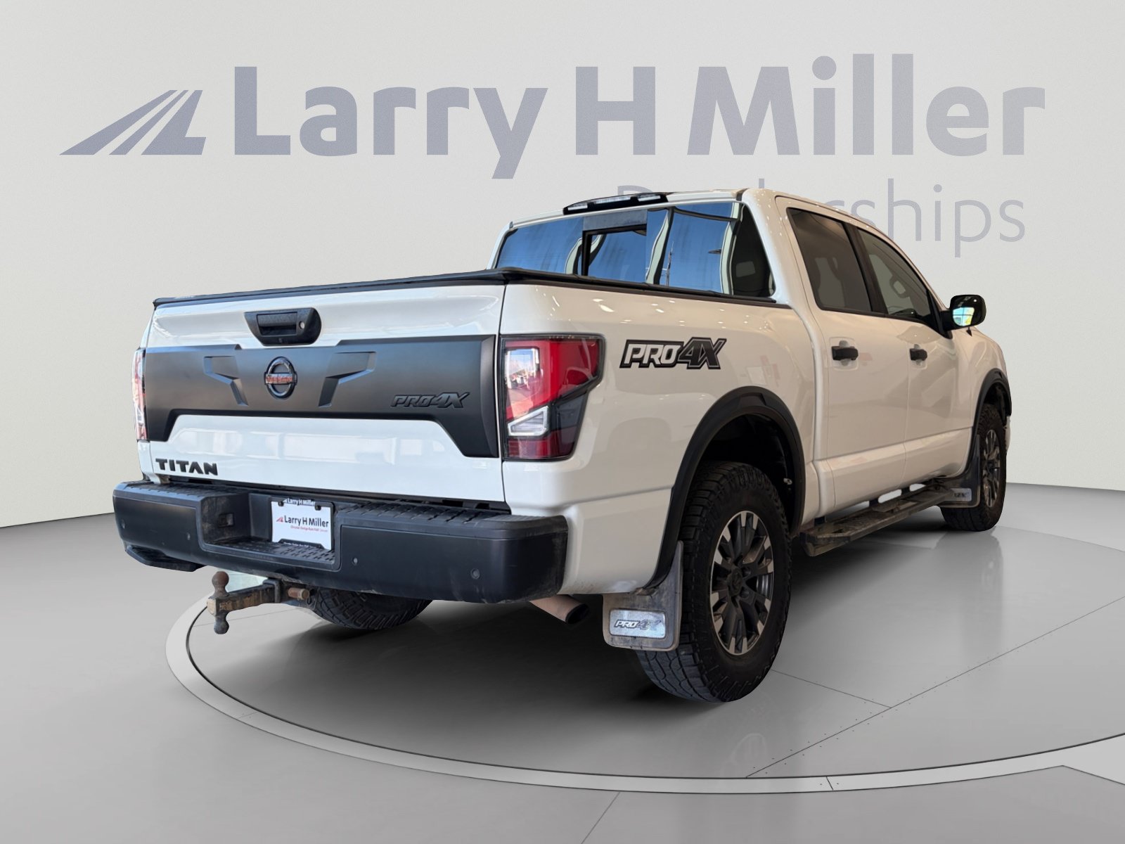 Used 2021 Nissan Titan PRO-4X w/ Pro-4x Utility Package AWD/4WD image 5