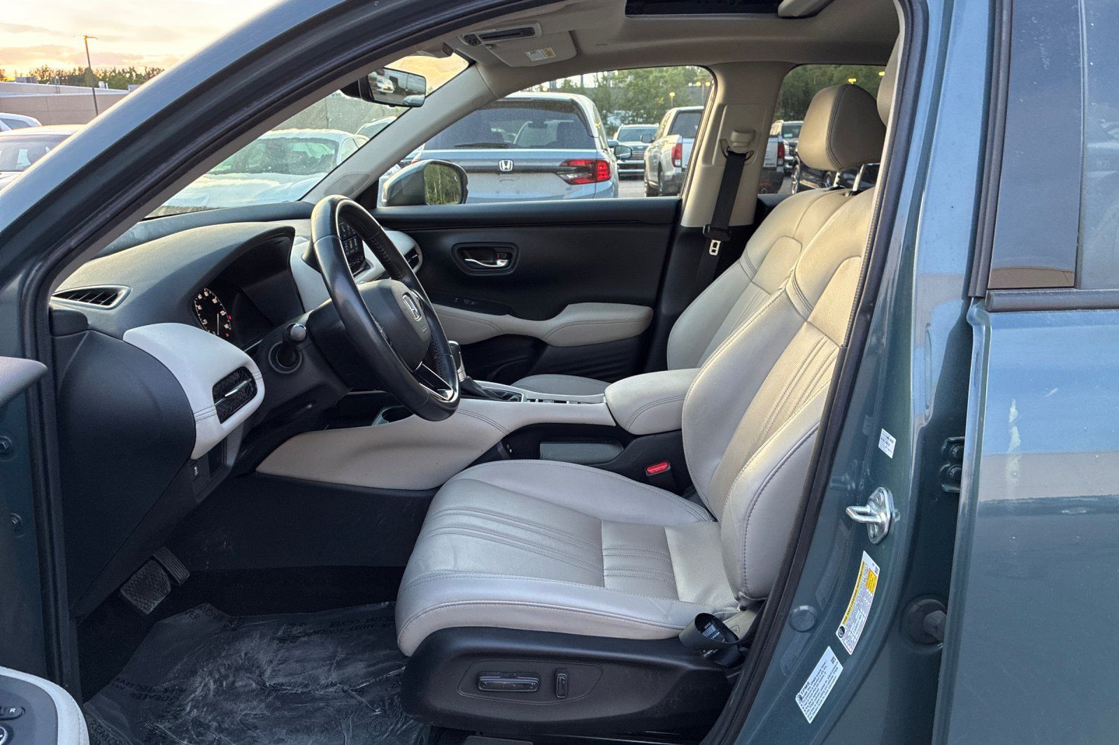 Used 2025 Honda HR-V EX-L image 9