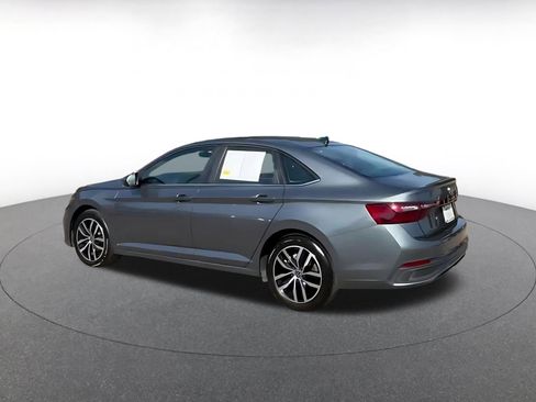 Used 2025 Volkswagen Jetta SE image 11