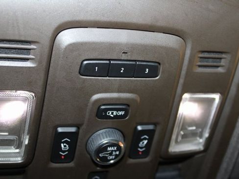 Used 2021 GMC Yukon XL SLT w/ SLT Premium Package image 45