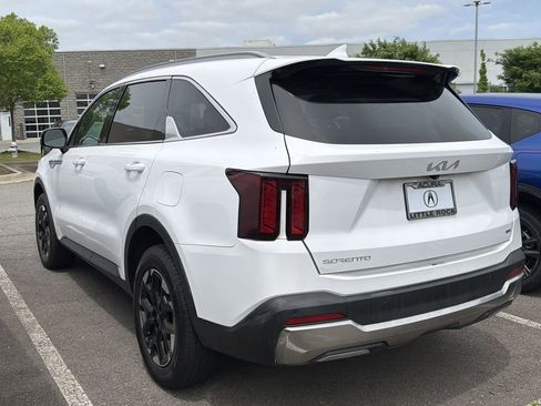 Used 2024 Kia Sorento S AWD/4WD image 6