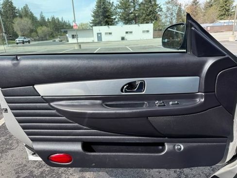 Used 2005 Ford Thunderbird RWD image 16