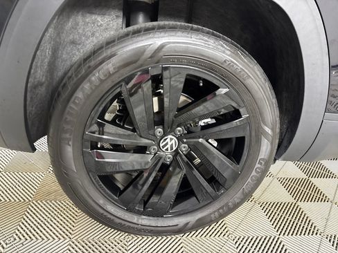 Used 2023 Volkswagen Atlas Cross Sport SE w/ Panoramic Sunroof Package FWD image 33