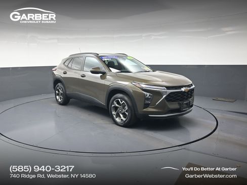 Used 2024 Chevrolet Trax LT w/ LT Convenience Package FWD image 1