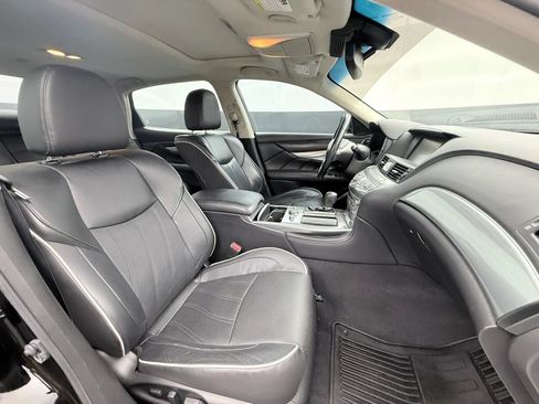 Used 2017 INFINITI Q70 L 3.7 AWD/4WD image 10