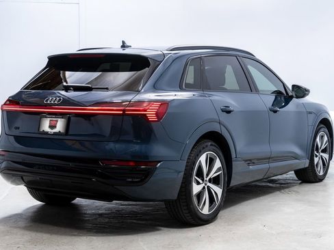 Used 2024 Audi Q8 e-tron Premium image 7