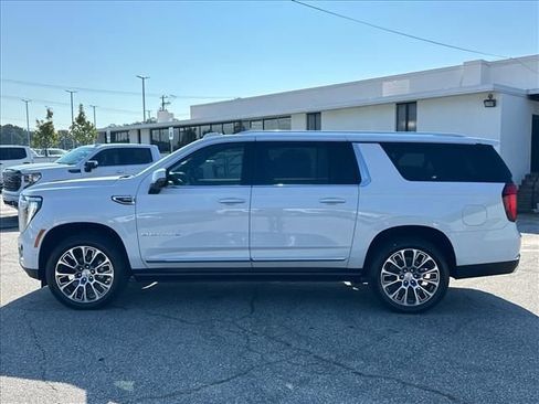 New 2026 GMC Yukon XL Denali w/ Denali Reserve Package AWD/4WD image 7