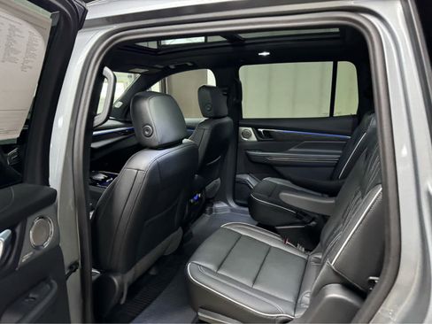 Certified 2025 Buick Enclave Avenir image 14