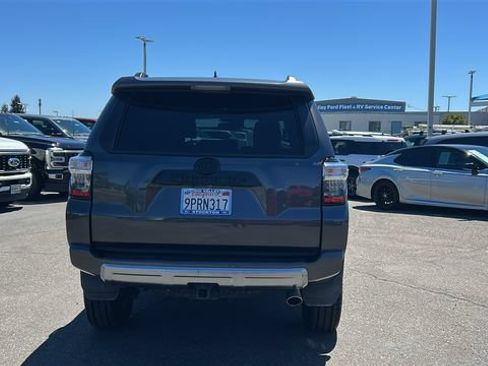 Used 2021 Toyota 4Runner TRD Off-Road Premium w/ Moonroof Package AWD/4WD image 4
