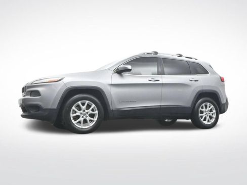 Used 2017 Jeep Cherokee Latitude w/ Trailer Tow Group AWD/4WD image 32