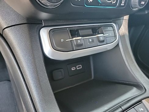 Used 2023 GMC Acadia SLE w/ Driver Convenience Package FWD image 29