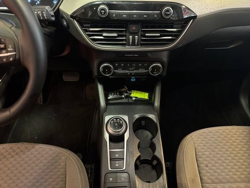 Used 2022 Ford Escape SE w/ Convenience Package FWD image 11