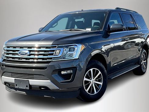 Used 2019 Ford Expedition XLT image 3