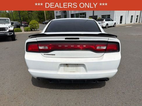 Used 2012 Dodge Charger SE RWD image 5