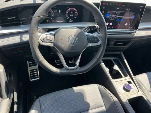 Certified 2026 Volkswagen Tiguan SE R-Line FWD image 36