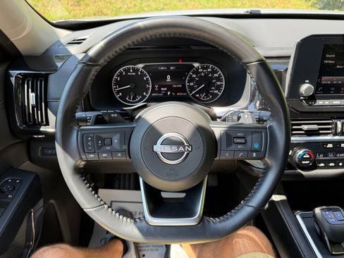 Used 2025 Nissan Pathfinder SV AWD/4WD image 23