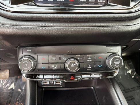 Used 2022 Dodge Durango SXT image 24