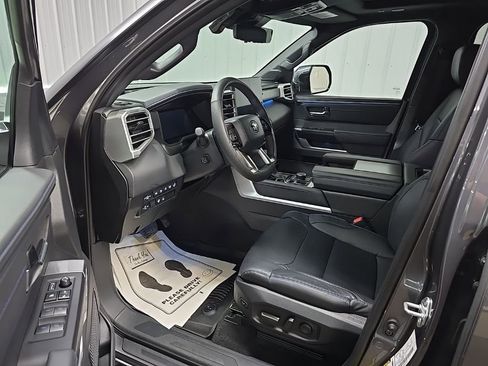 Used 2024 Toyota Sequoia Platinum AWD/4WD image 31