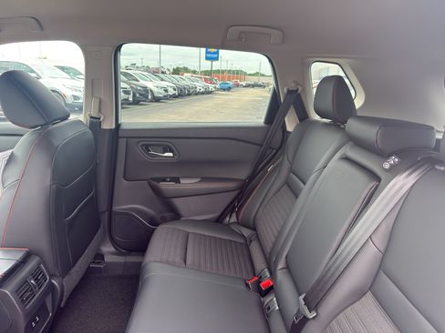 Used 2025 Nissan Rogue SV w/ Rock Creek Premium Package AWD/4WD image 32