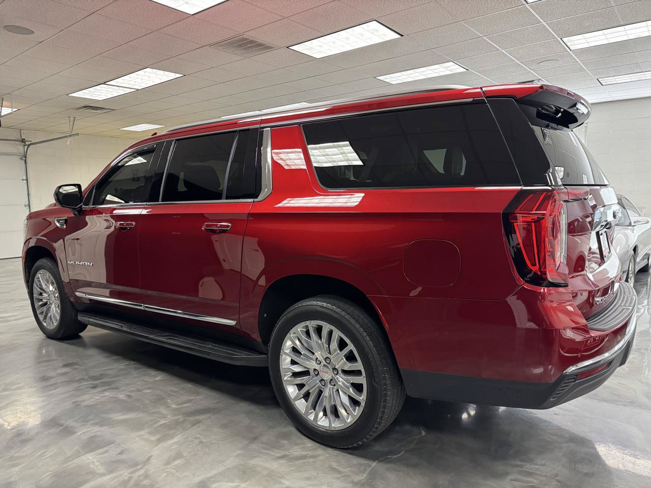 Used 2022 GMC Yukon XL SLT AWD/4WD image 10