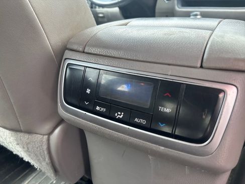 Used 2016 Toyota Highlander XLE image 28