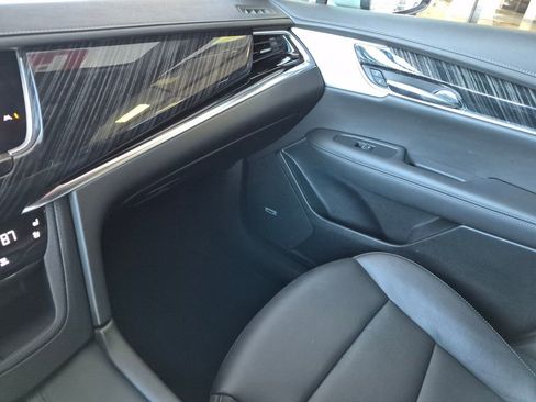 Used 2025 Cadillac XT6 Premium Luxury FWD image 33