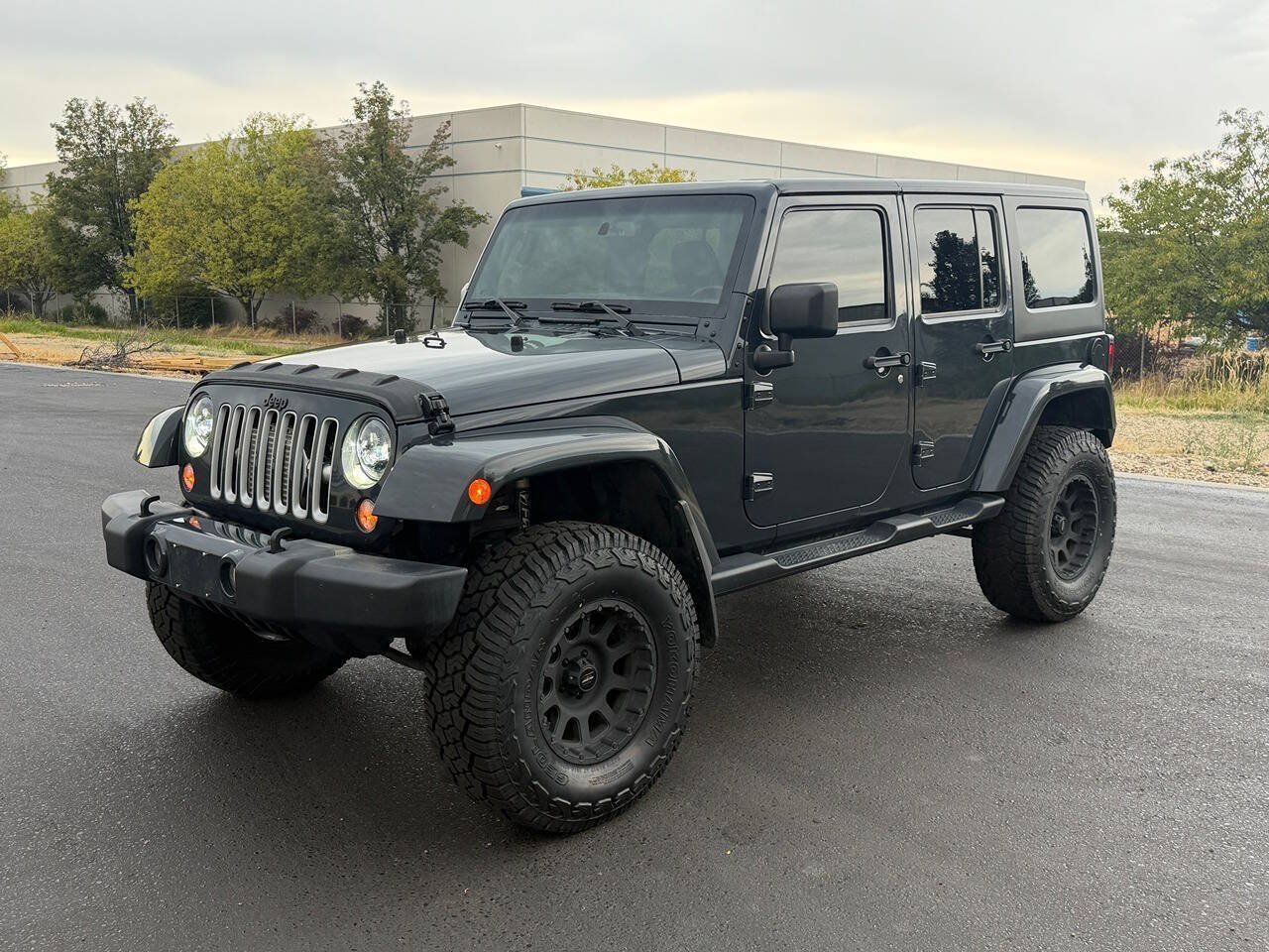 Used 2018 Jeep Wrangler Unlimited Sahara w/ Connectivity Group AWD/4WD image 6