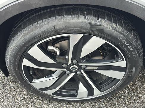 Certified 2025 Volvo XC40 B5 Plus image 33