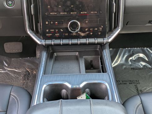 Used 2024 GMC Acadia Elevation FWD image 21