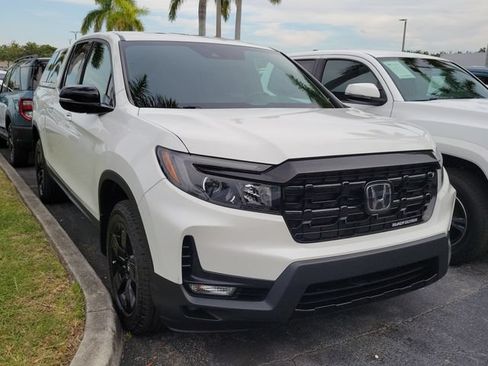 Used 2025 Honda Ridgeline Black Edition image 2