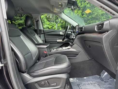 Used 2021 Ford Explorer Limited w/ Equipment Group 301A AWD/4WD image 11