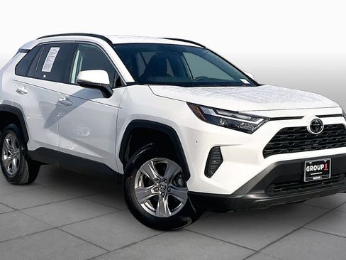 Used 2025 Toyota RAV4 XLE FWD image 3