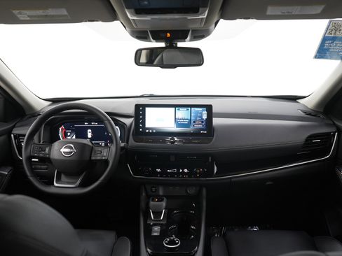 Used 2025 Nissan Rogue SL image 14