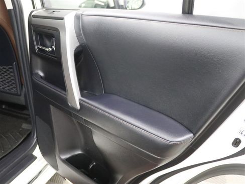 Used 2022 Toyota 4Runner Limited AWD/4WD image 25