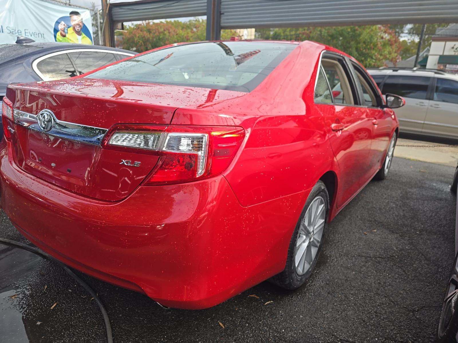 Used 2014 Toyota Camry XLE FWD image 2