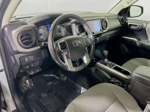 Certified 2021 Toyota Tacoma SR5 AWD/4WD image 9