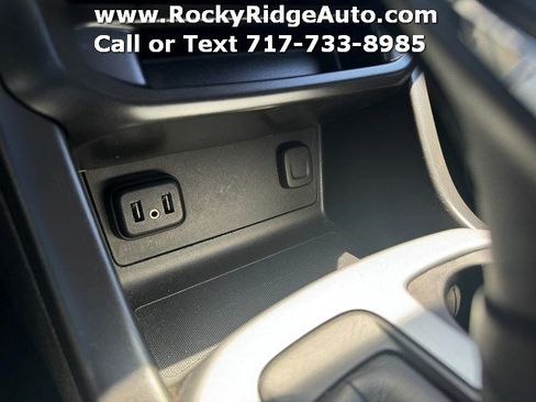 Used 2022 Chevrolet Colorado LT w/ Fleet Safety Package RWD image 20
