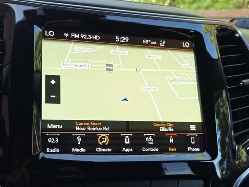 Used 2019 Jeep Cherokee Limited w/ Luxury Group AWD/4WD image 26