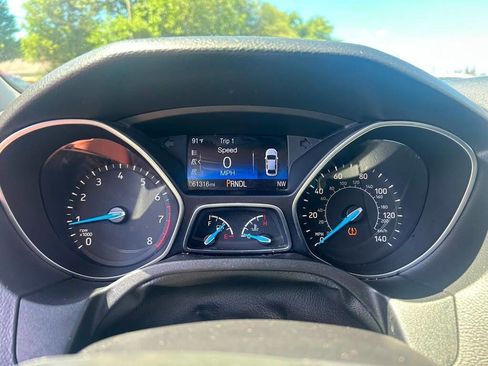 Used 2017 Ford Focus SE w/ Cold Weather Package FWD image 11