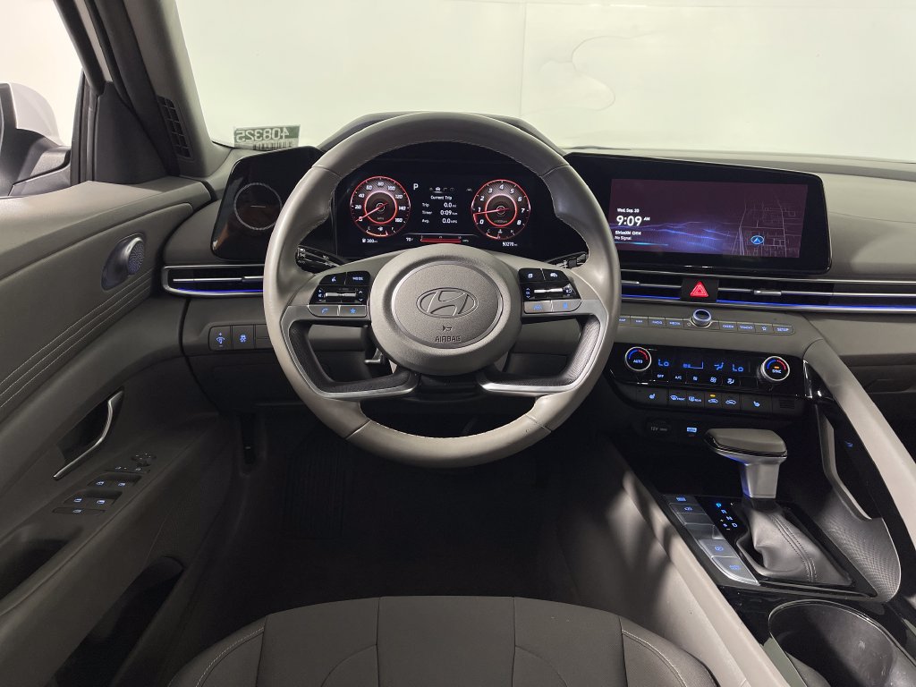 Certified 2025 Hyundai Elantra SEL FWD image 16