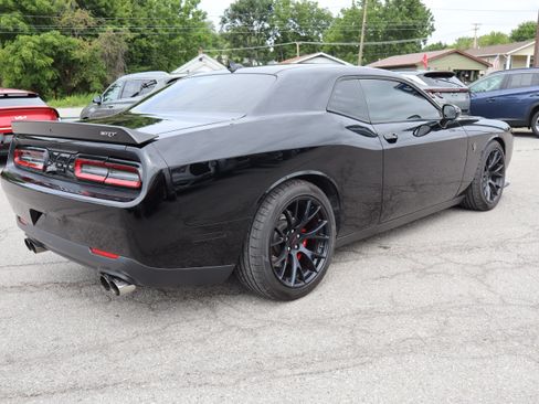 Used 2016 Dodge Challenger SRT Hellcat RWD image 3