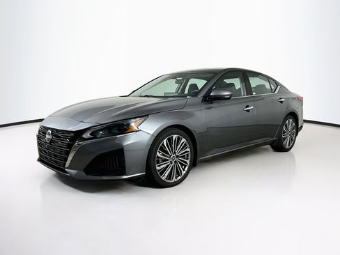 Used 2023 Nissan Altima 2.5 SL FWD image 3