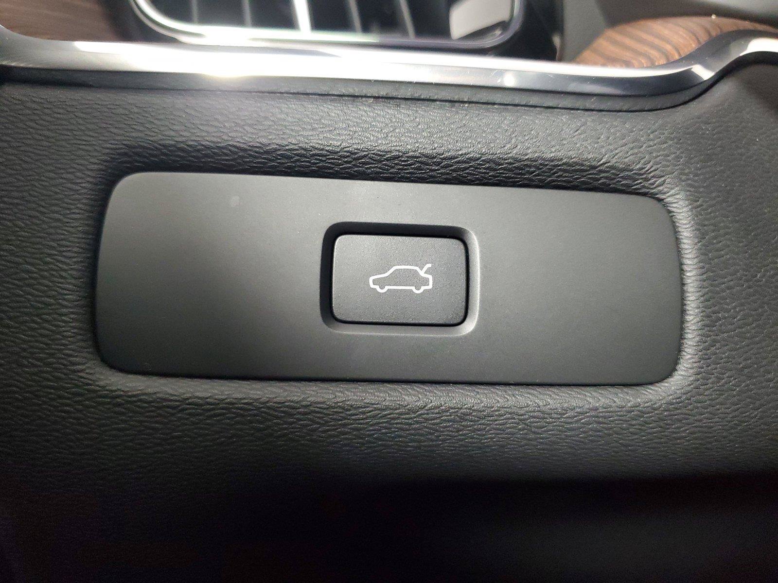 Used 2025 Volvo XC60 B5 Ultra w/ Protection Package Premier AWD/4WD image 35