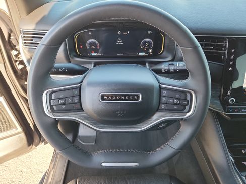 Used 2024 Jeep Wagoneer L Series III w/ Flexible Seating Group image 19