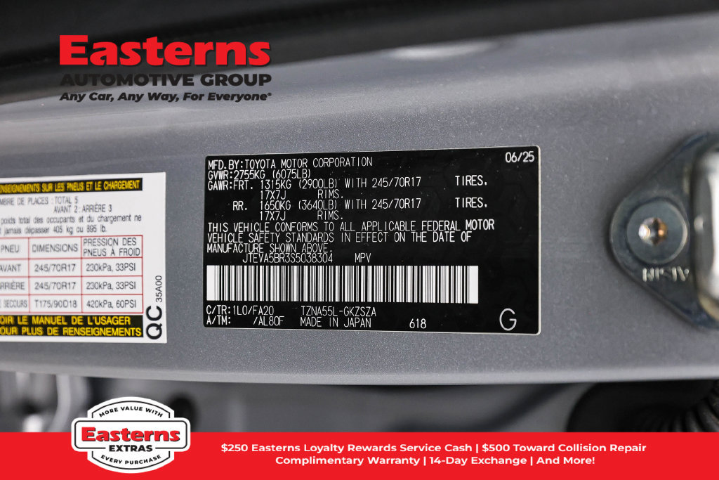Used 2025 Toyota 4Runner SR5 AWD/4WD image 35