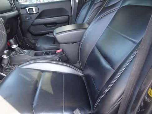 Used 2021 Jeep Gladiator Overland w/ Popular Equipment Package AWD/4WD image 8
